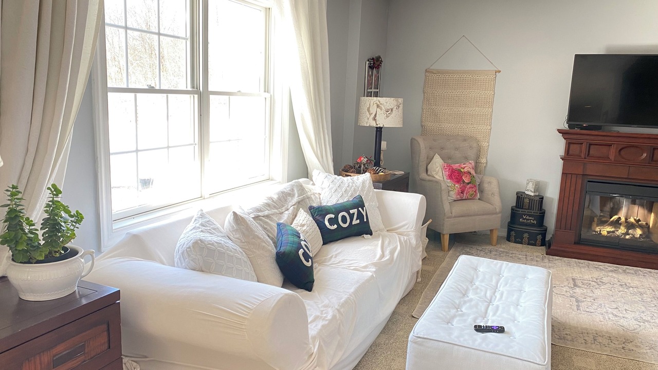 Photo of Livingroom in Exeter