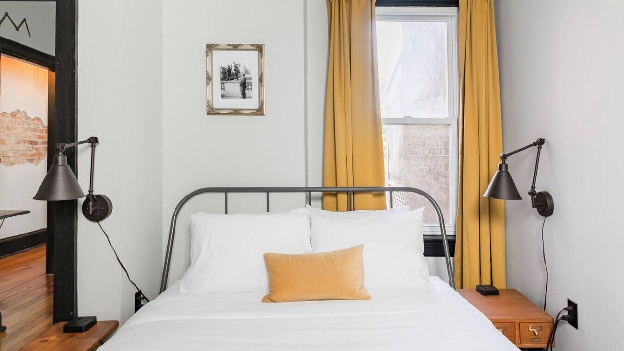 Photo of Bedroom in Truxton Circle