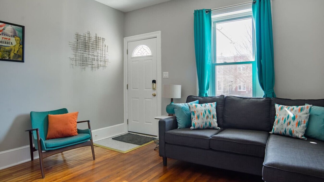 Photo of Livingroom in Truxton Circle