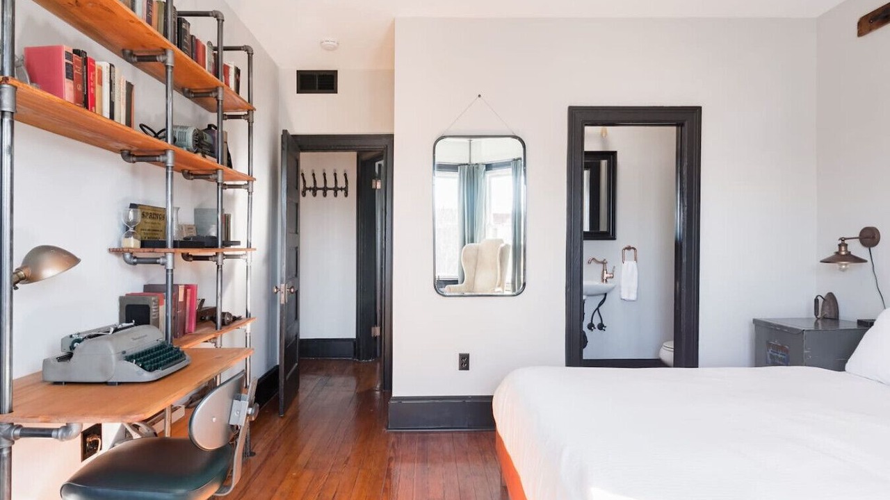 Photo of Bedroom in Truxton Circle