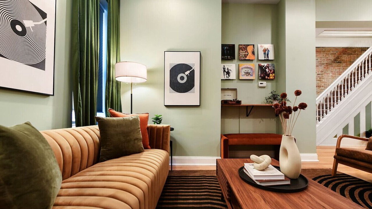 Photo of Livingroom in Lower Lawrenceville