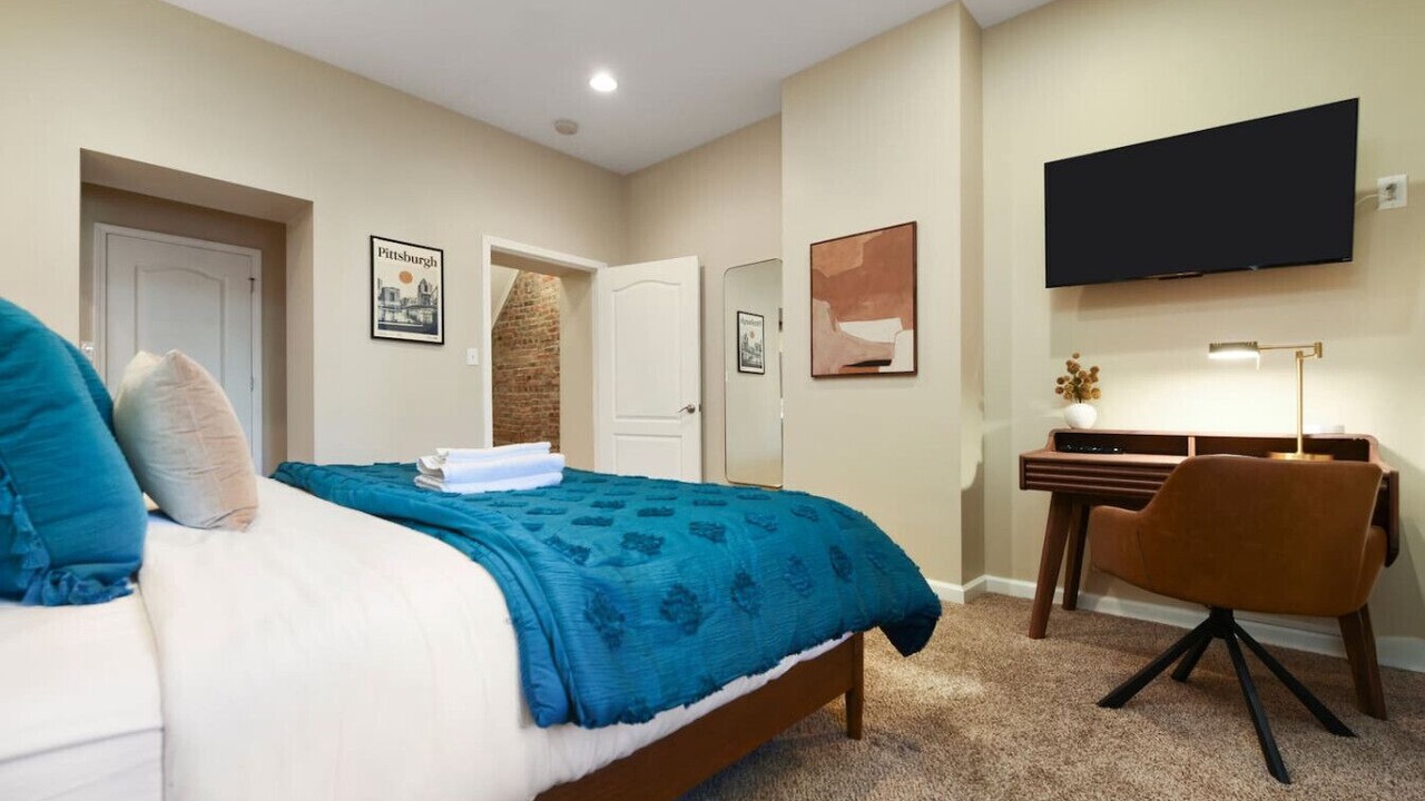 Photo of Bedroom in Lower Lawrenceville