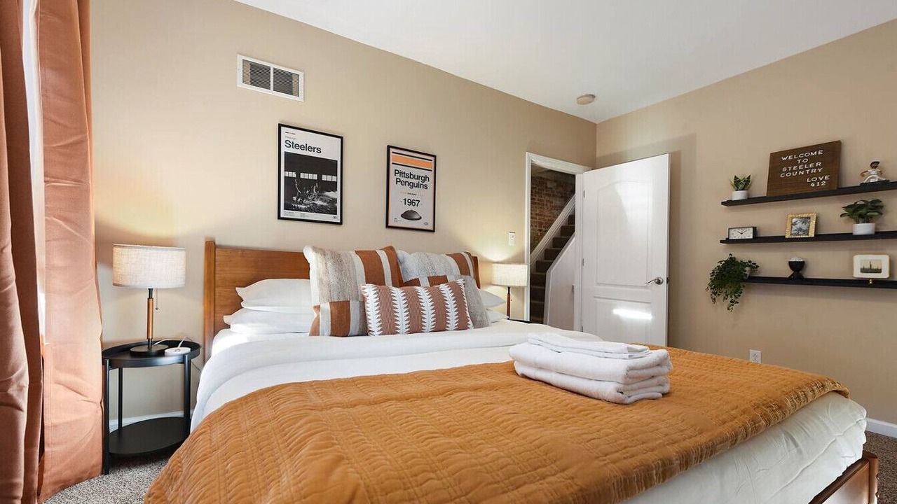 Photo of Bedroom in Lower Lawrenceville