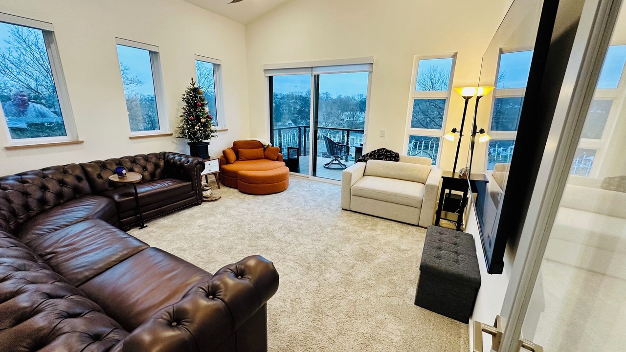 Photo of Livingroom in Shelby Hills