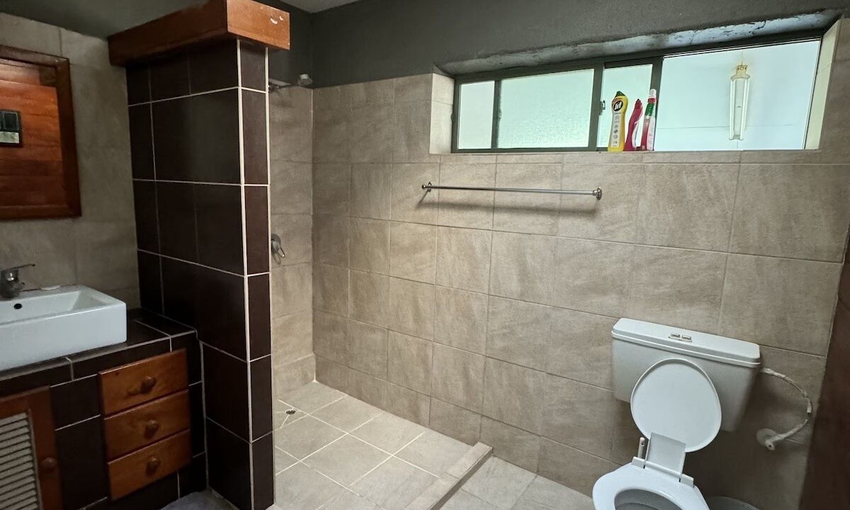 Photo of Bathroom in Inave Tapere