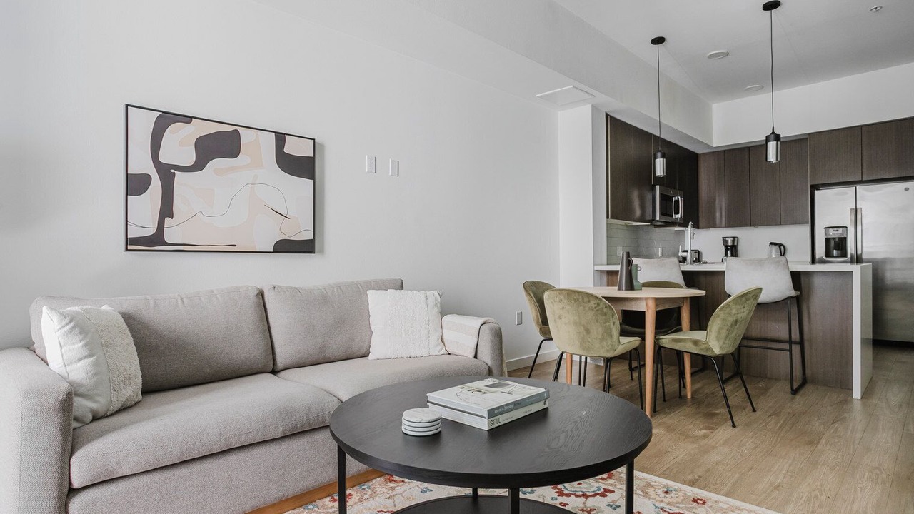 Photo of Livingroom in Warner Center