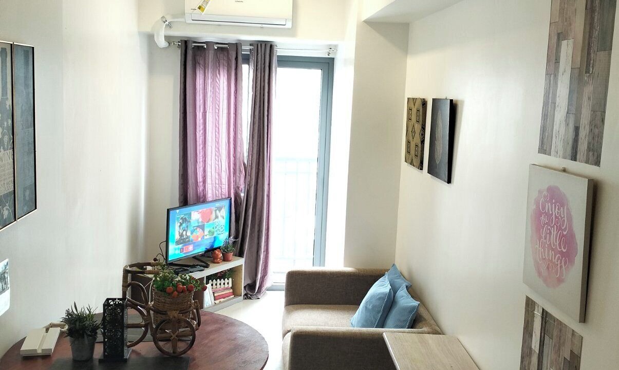 Photo of Livingroom in Highway Hills