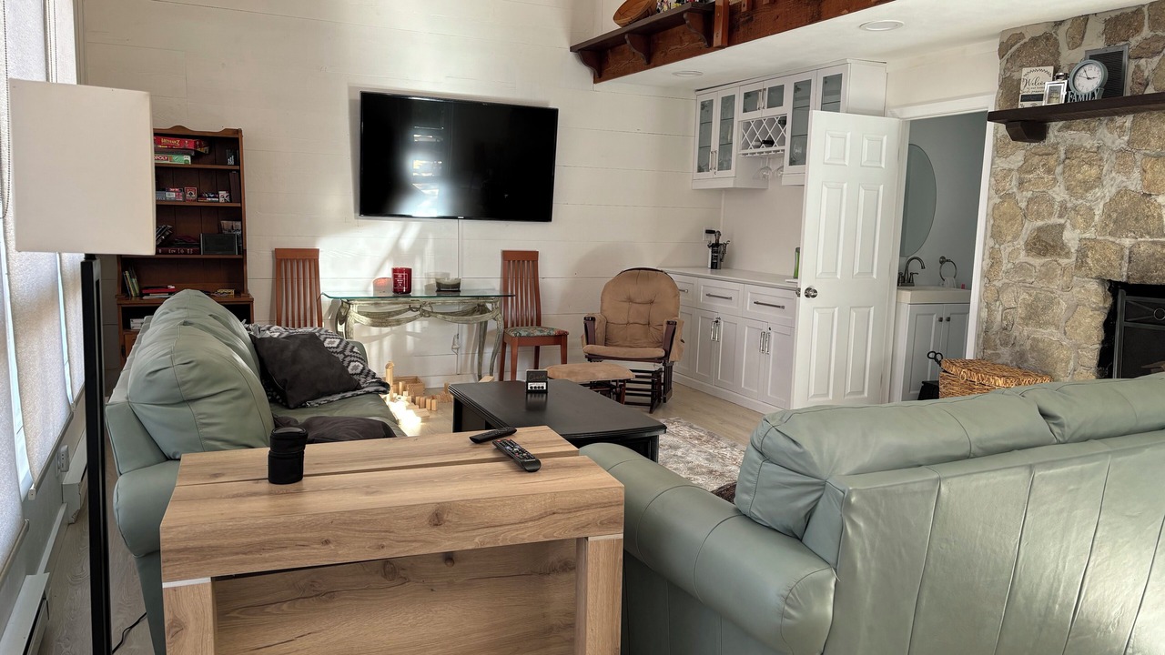Photo of Livingroom in Quonochontaug