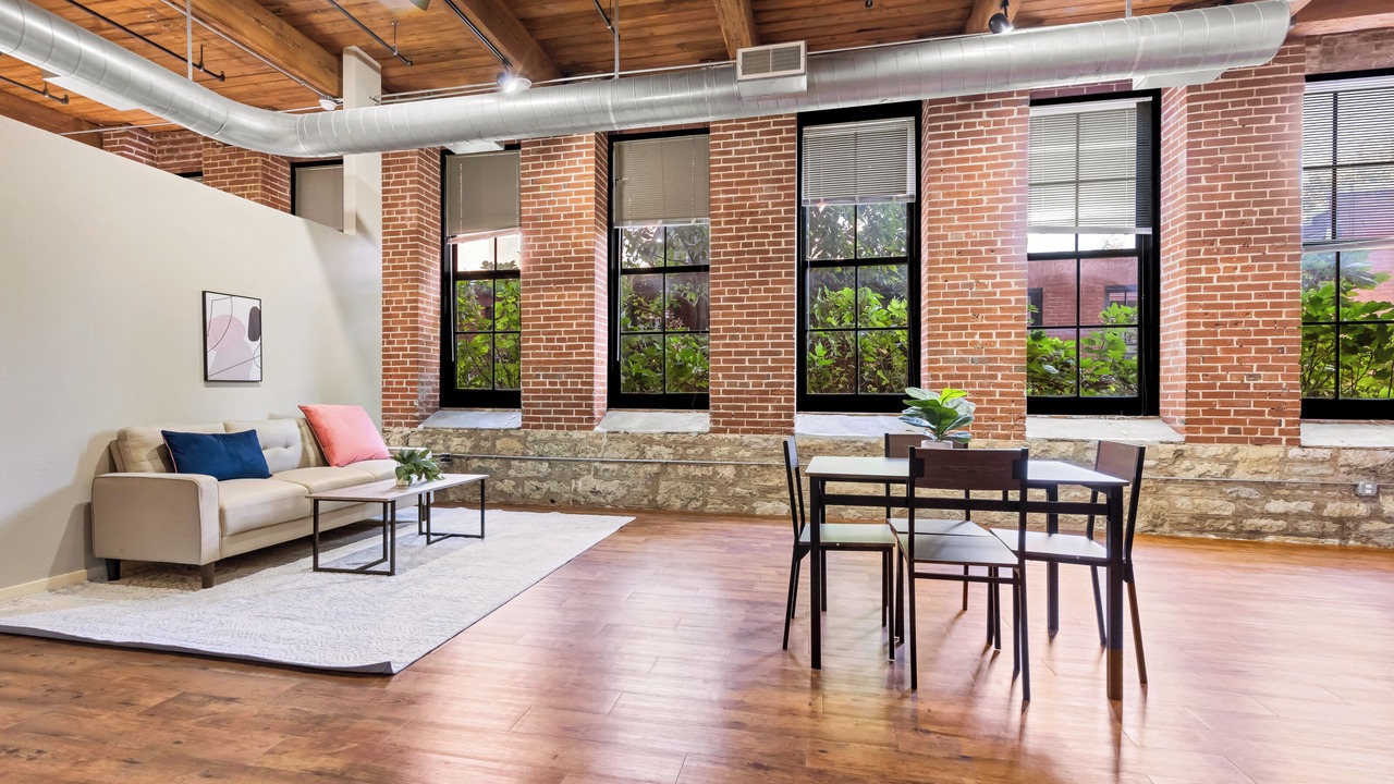 Photo of Livingroom in Lafayette Square