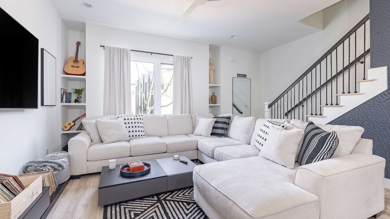 Photo of Livingroom in East Bank