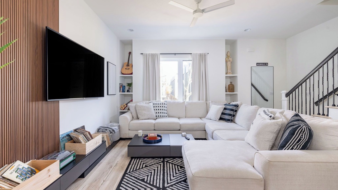 Photo of Livingroom in East Bank