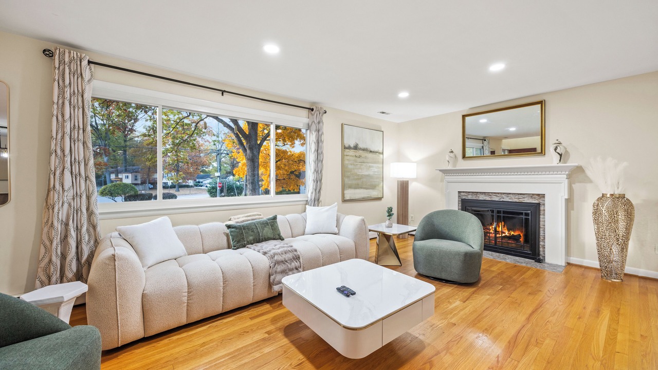 Photo of Livingroom in Alexandria West
