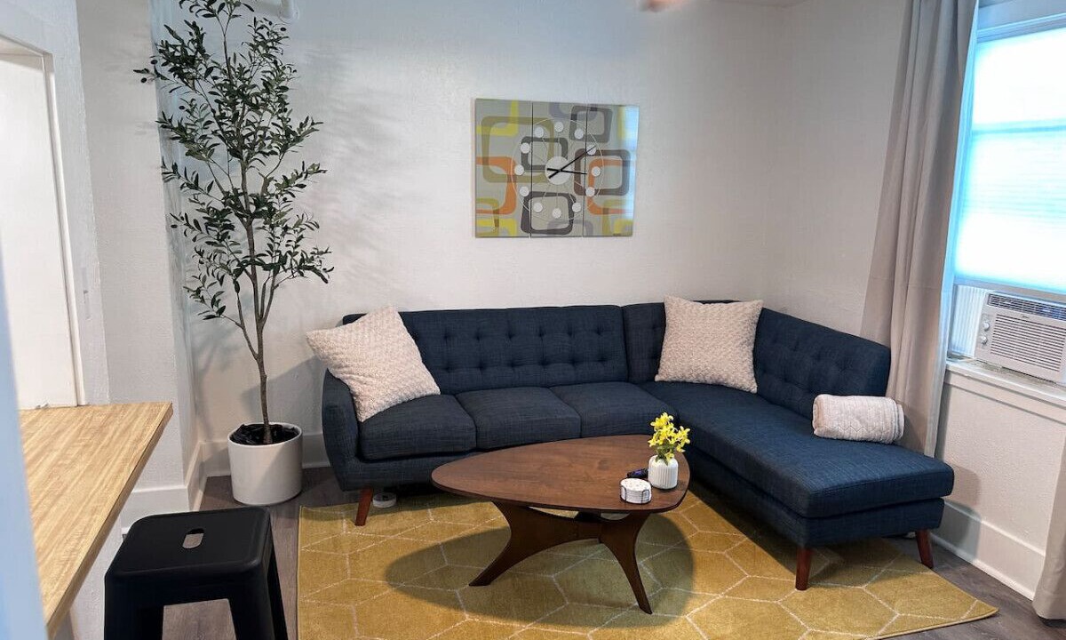 Photo of Livingroom in Downtown Klamath Falls