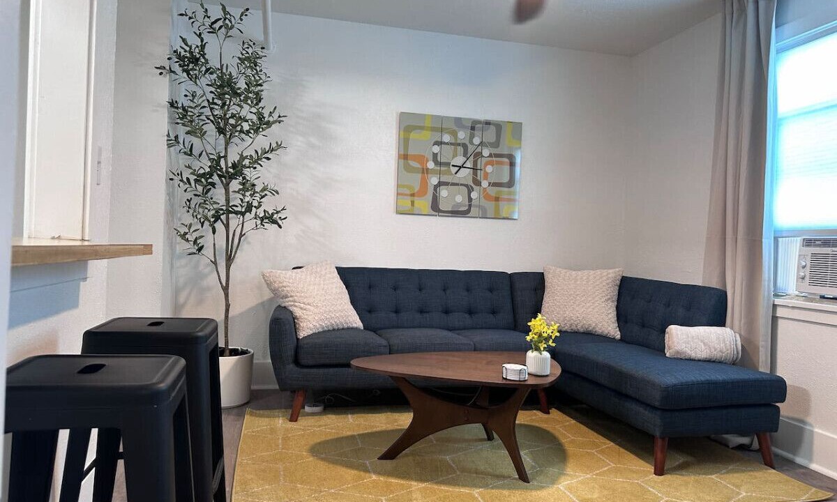 Photo of Livingroom in Downtown Klamath Falls
