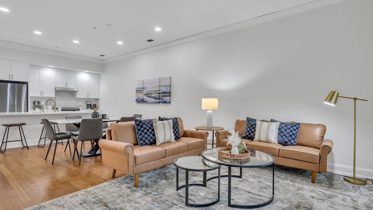 Photo of Livingroom in Old West Broad Neighborhood