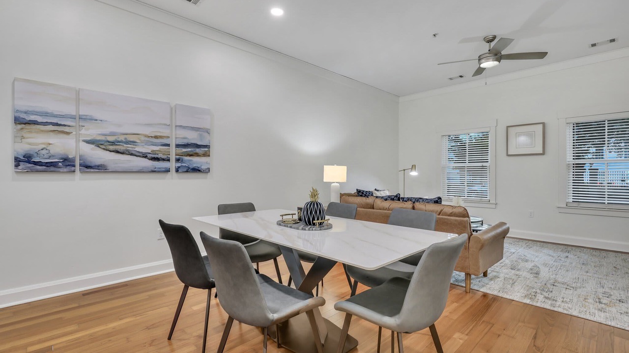 Photo of Livingroom in Old West Broad Neighborhood