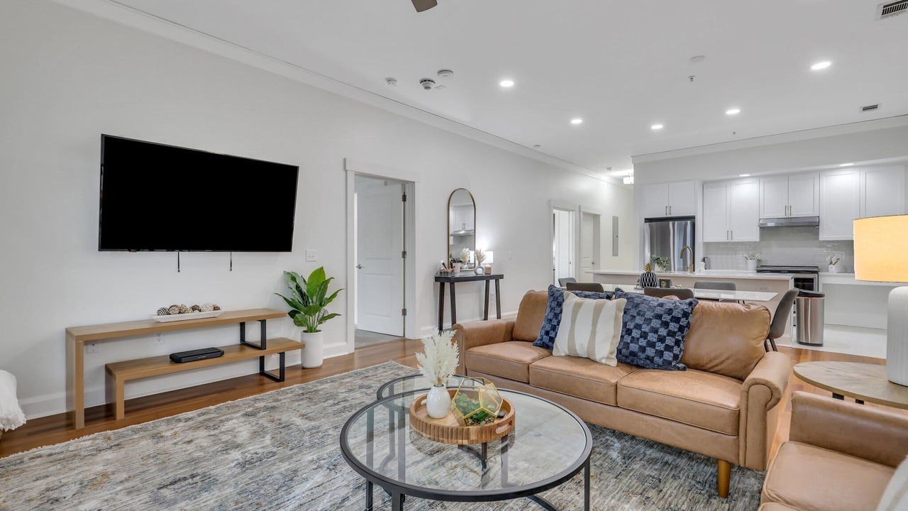 Photo of Livingroom in Old West Broad Neighborhood