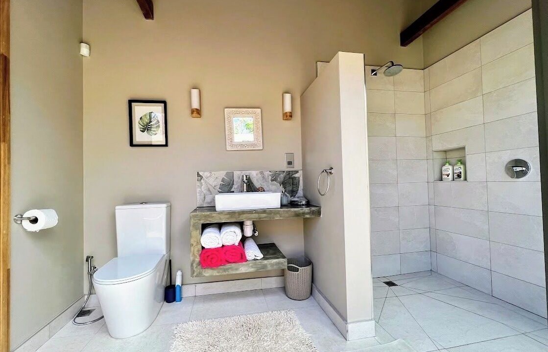 Photo of Bathroom in Candos