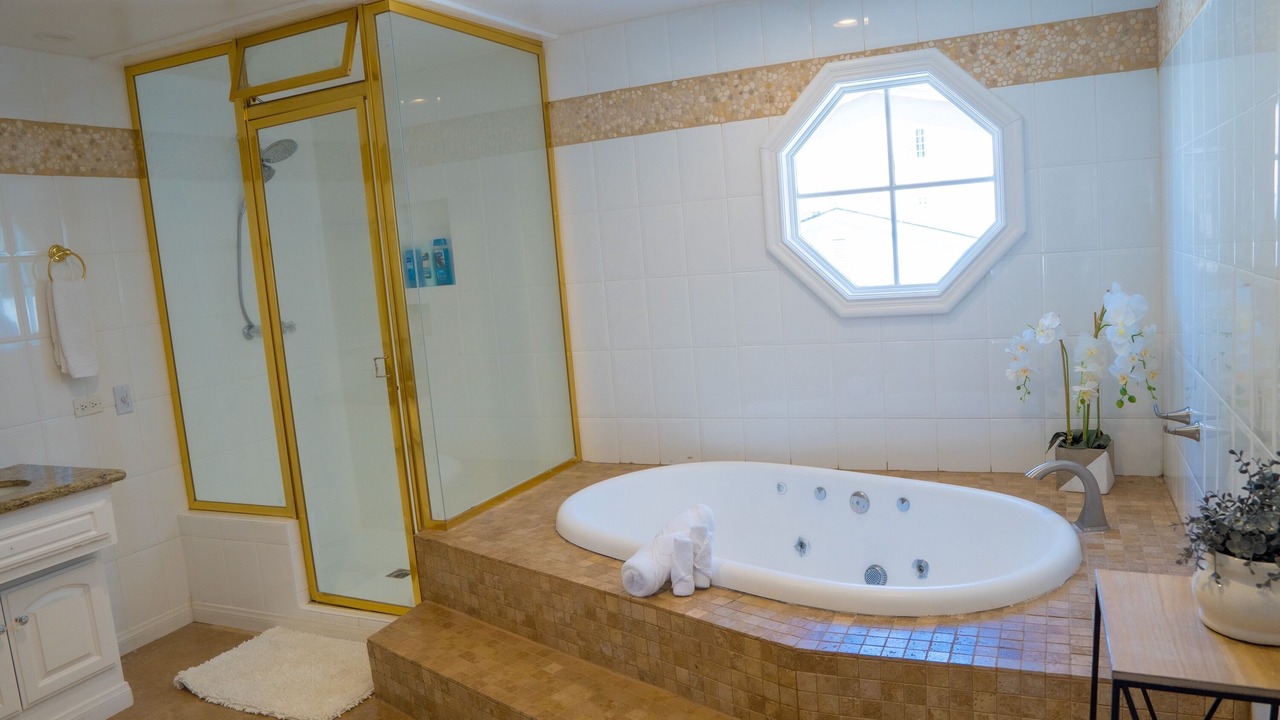 Photo of Bathroom in Tarzana