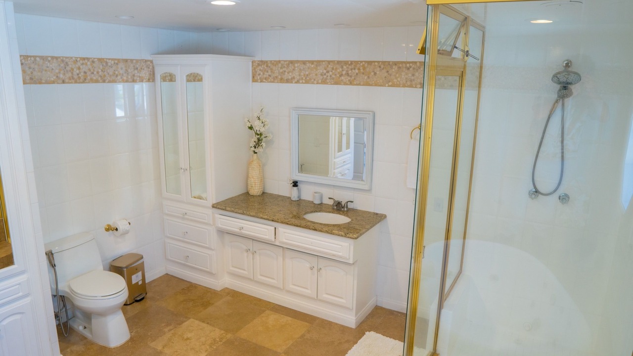 Photo of Bathroom in Tarzana