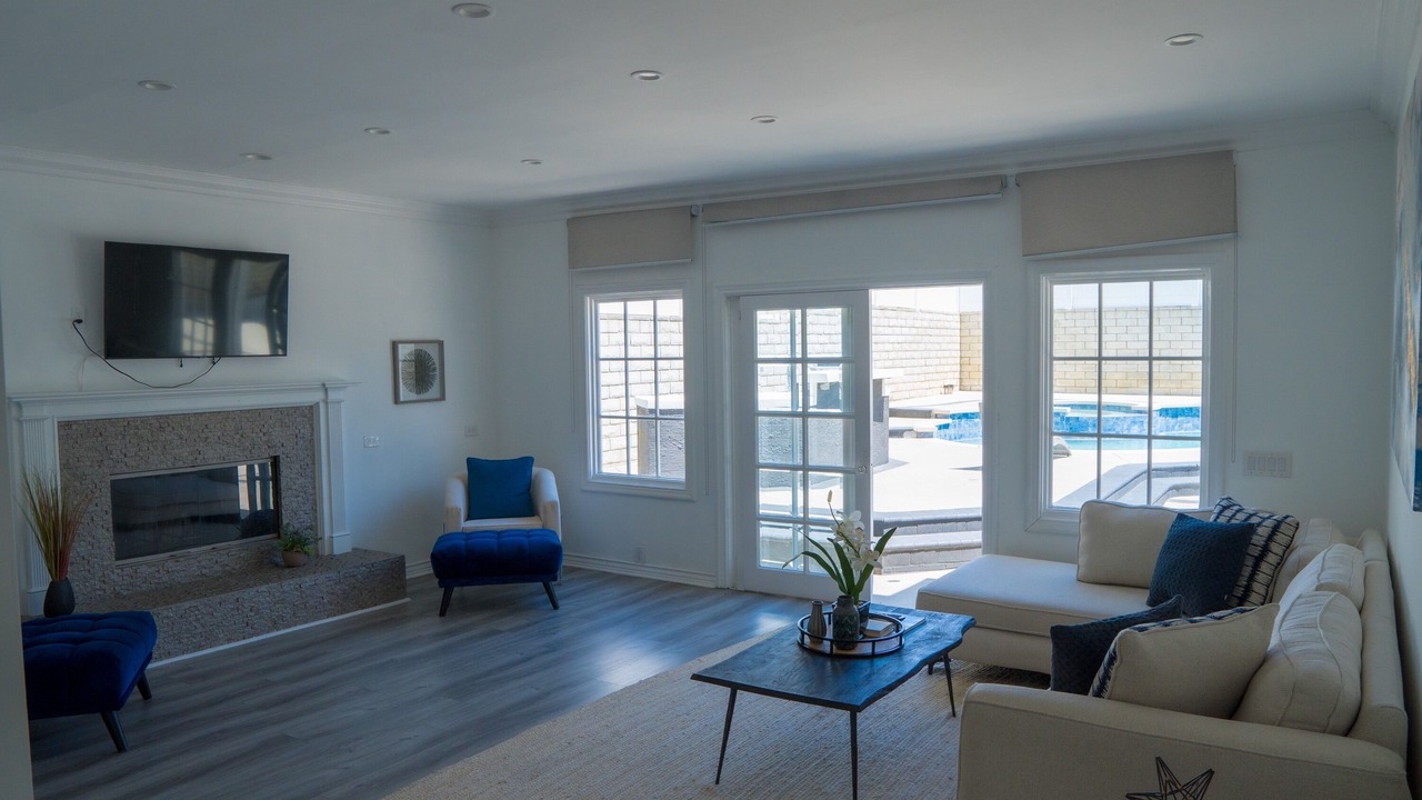 Photo of Livingroom in Tarzana