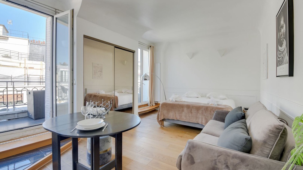 Photo of Bedroom in 8th Arrondissement