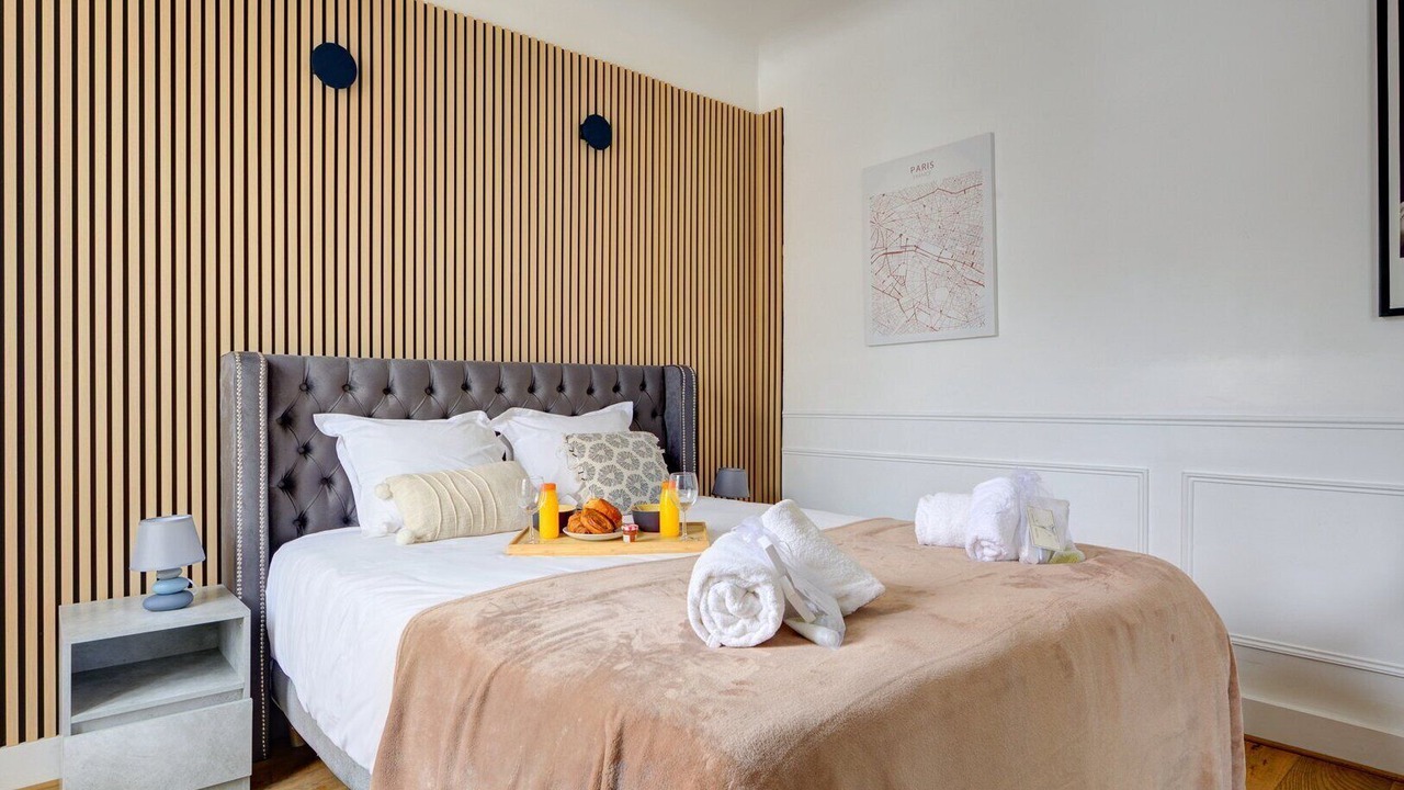 Photo of Bedroom in 8th Arrondissement