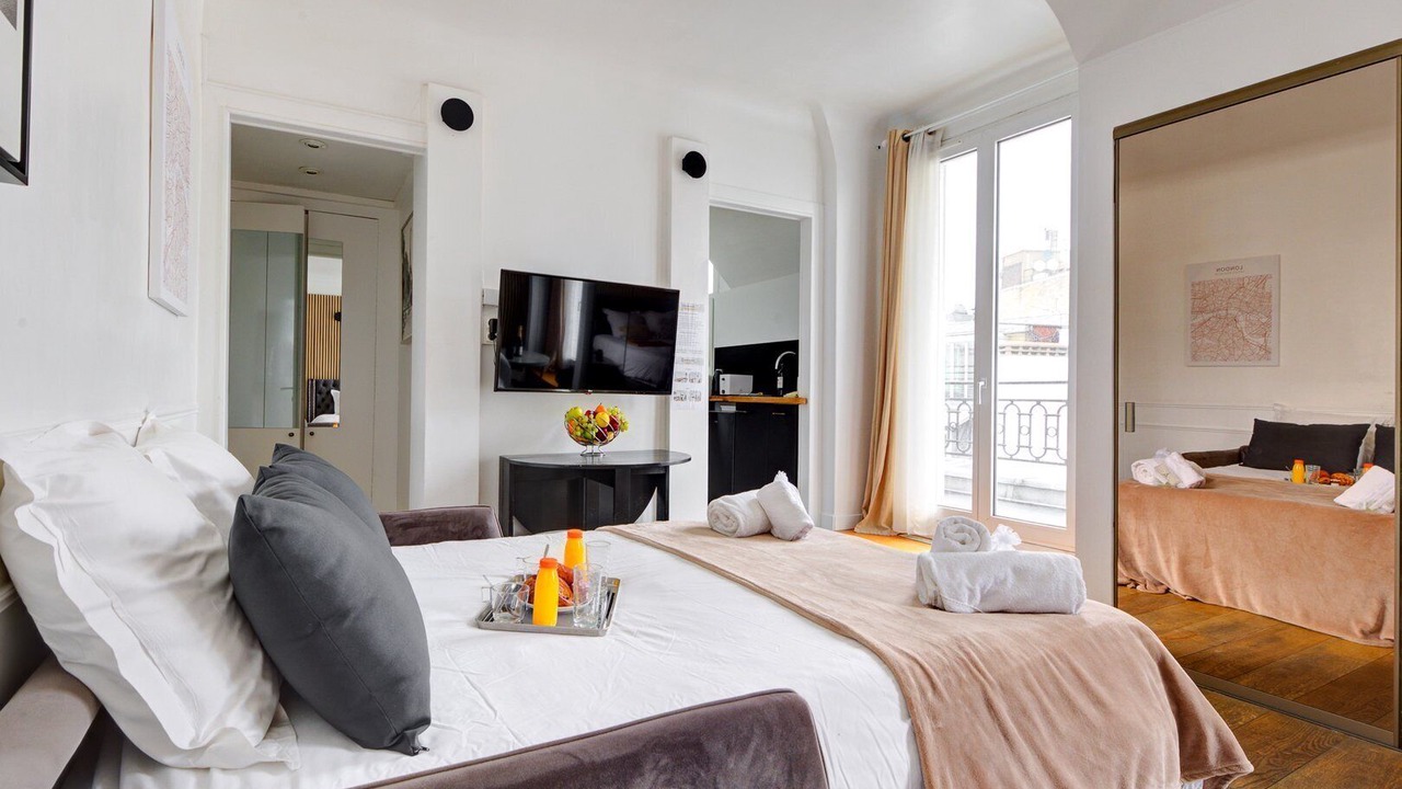 Photo of Bedroom in 8th Arrondissement