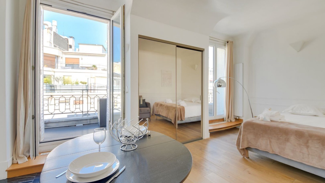 Photo of Bedroom in 8th Arrondissement