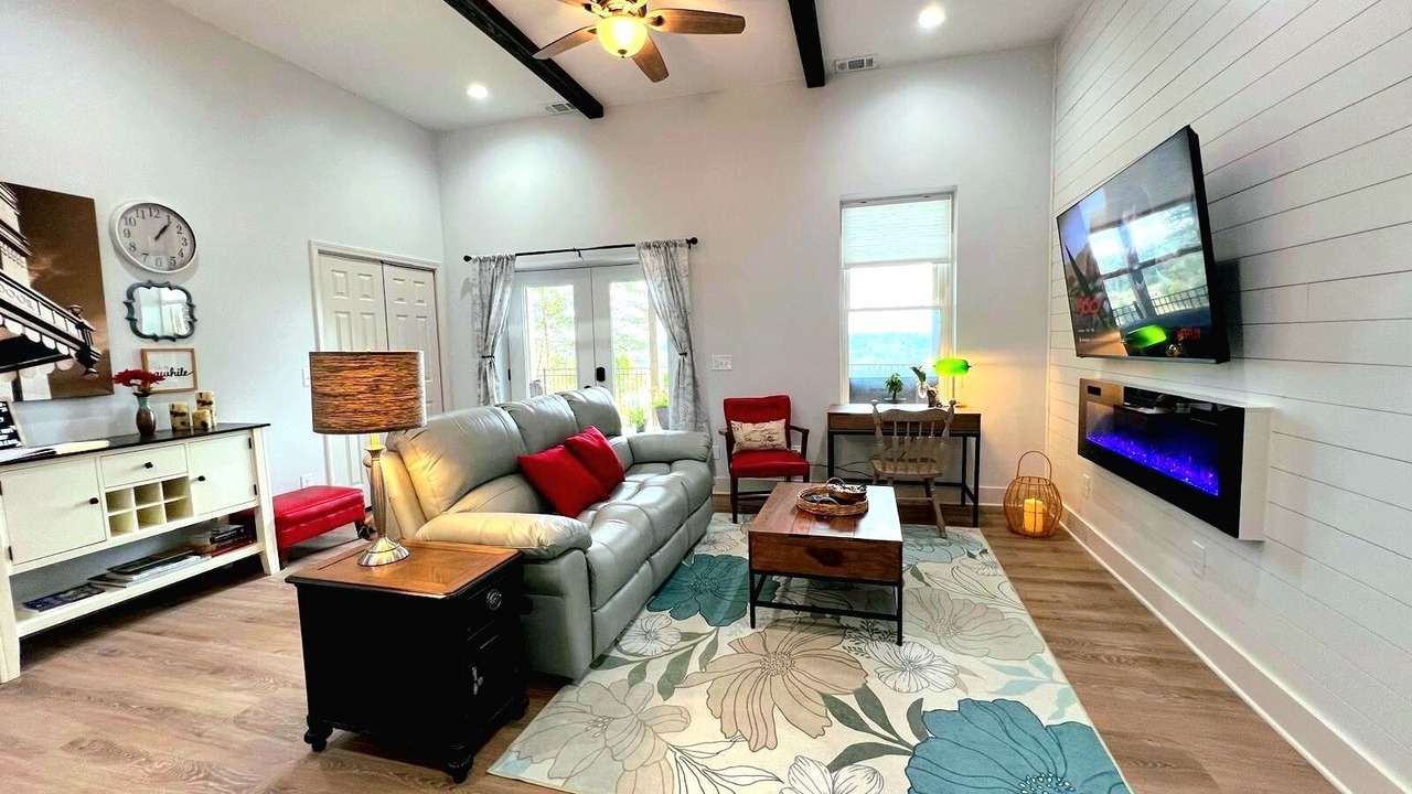 Photo of Livingroom in Ashland City