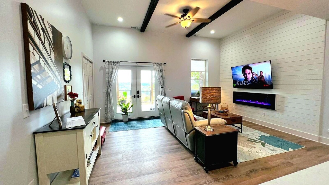Photo of Livingroom in Ashland City