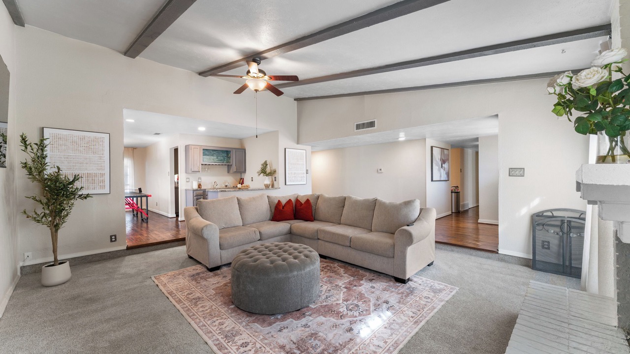 Photo of Livingroom in The Colony
