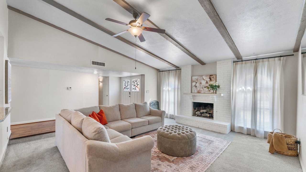 Photo of Livingroom in The Colony