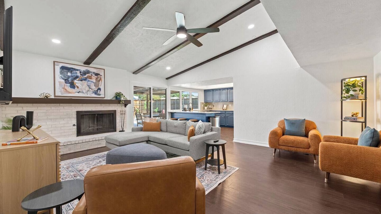 Photo of Livingroom in The Colony