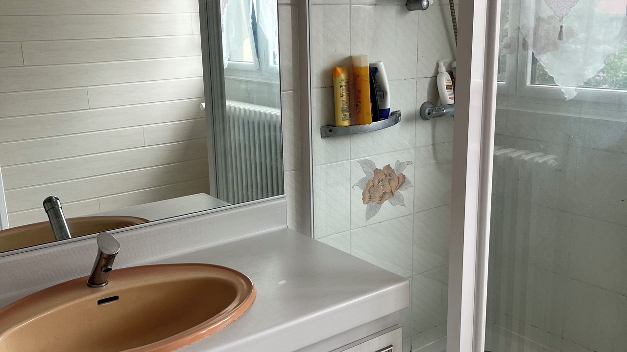 Photo of Bathroom in Sees