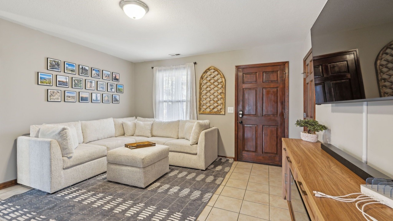 Photo of Livingroom in Cheatham County