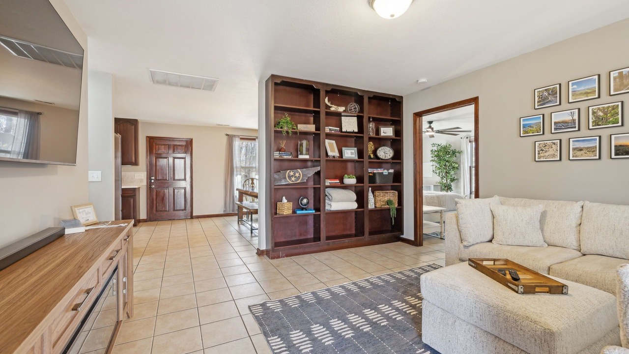 Photo of Livingroom in Cheatham County