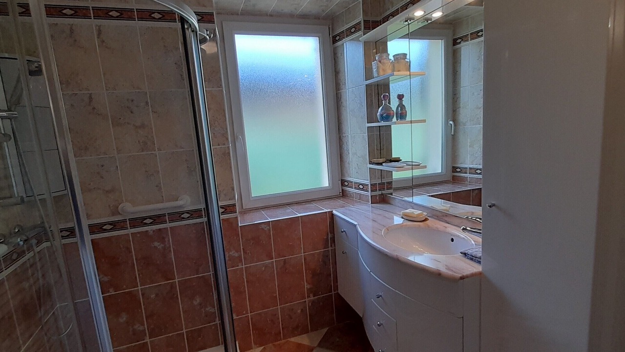 Photo of Bathroom in Thorigne-sur-Due