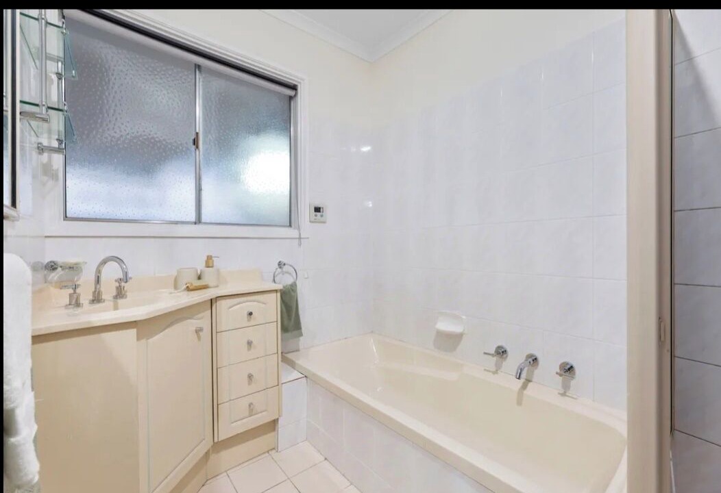 Photo of Bathroom in Redwood Park