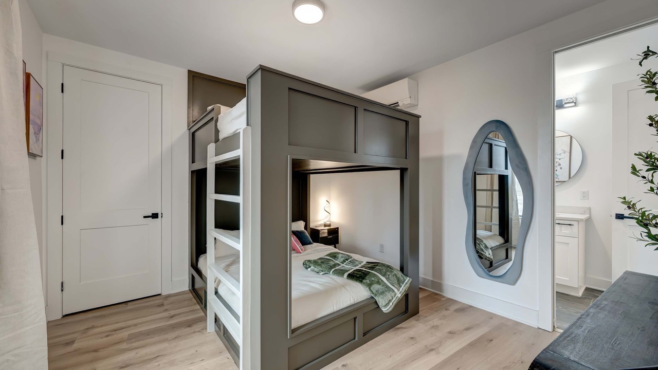 Photo of Bedroom in Hurwood Heights