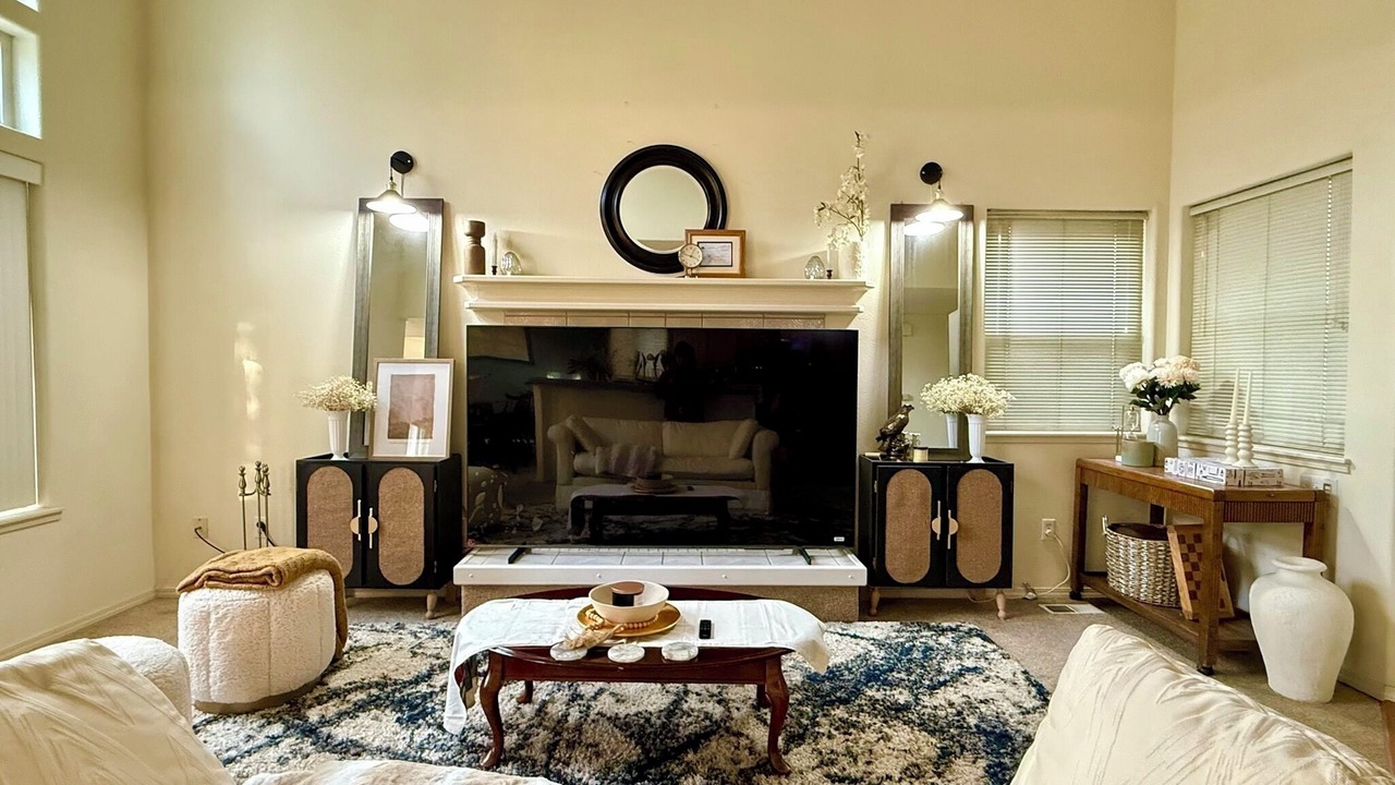 Photo of Livingroom in Abbott Loop