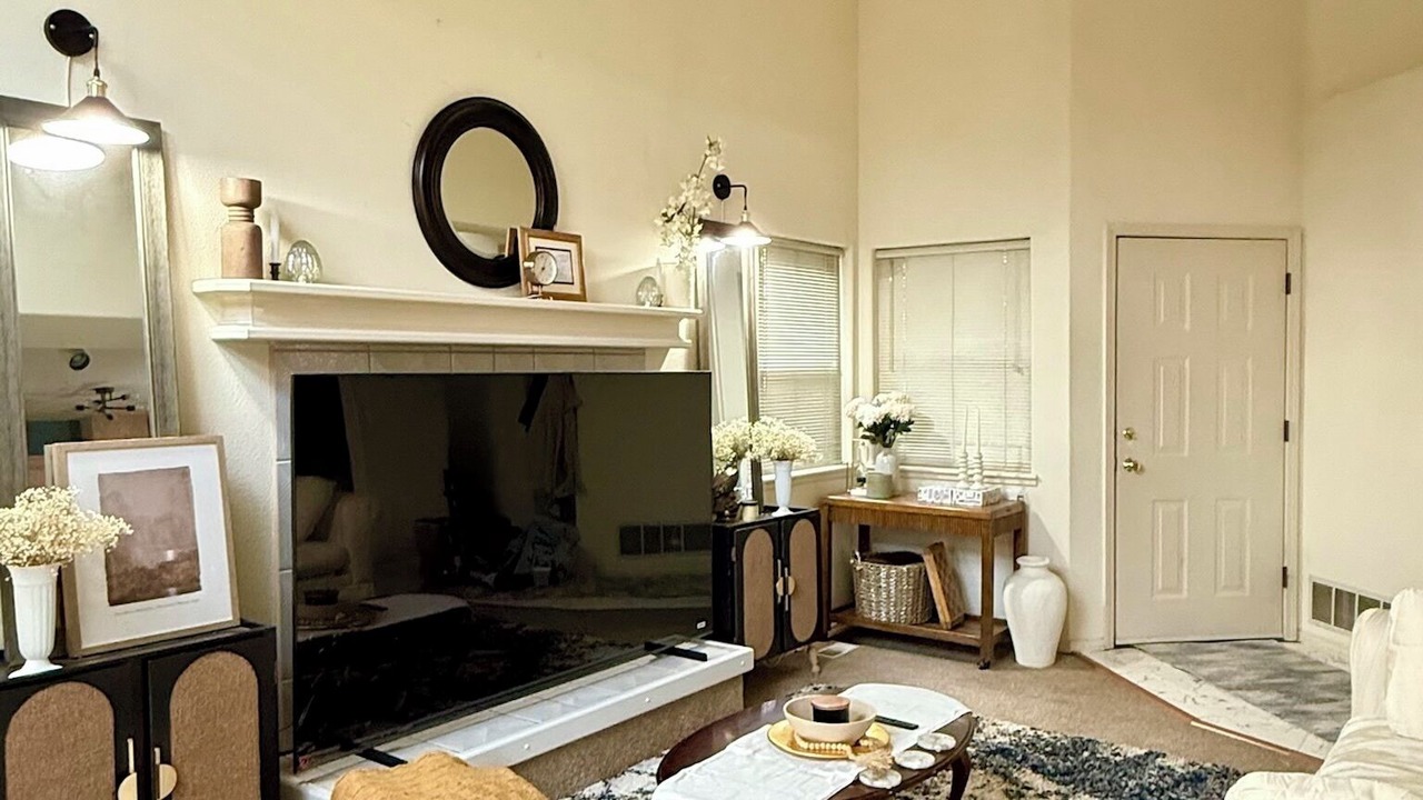 Photo of Livingroom in Abbott Loop