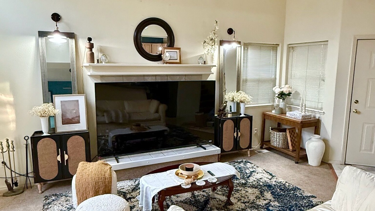 Photo of Livingroom in Abbott Loop