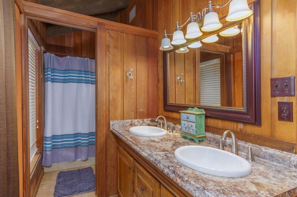 Photo of Bathroom in Lindale