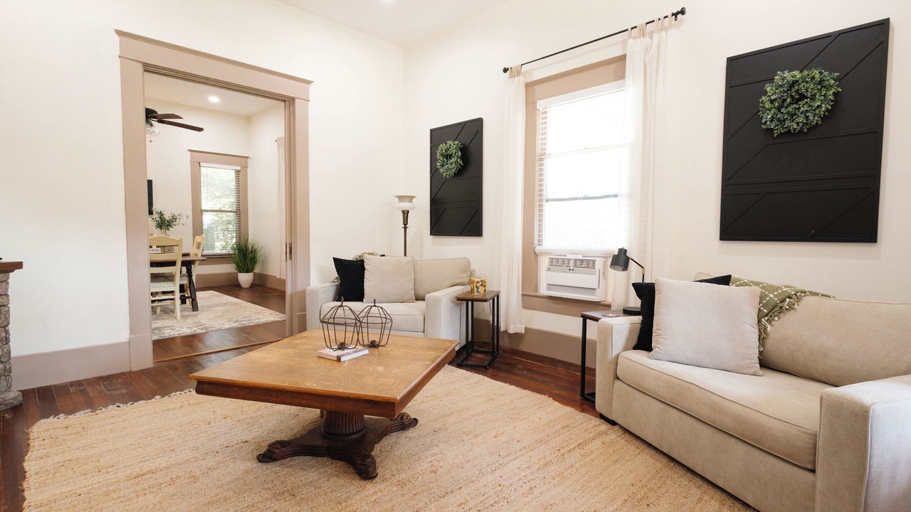Photo of Livingroom in Hillsboro