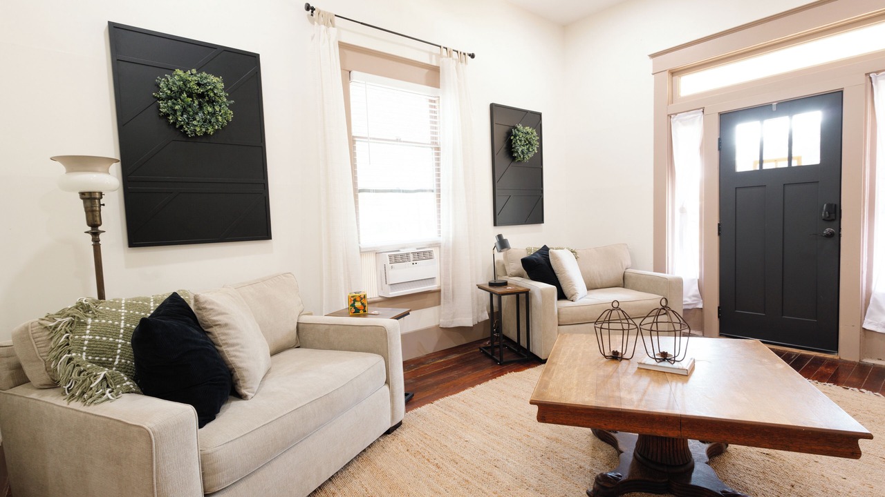 Photo of Livingroom in Hillsboro