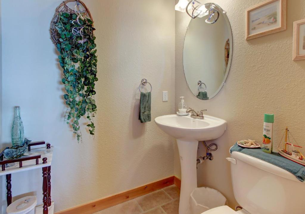 Photo of Bathroom in Gold Beach