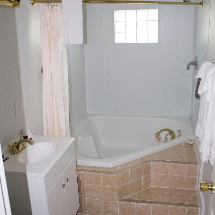 Photo of Bathroom in Luray