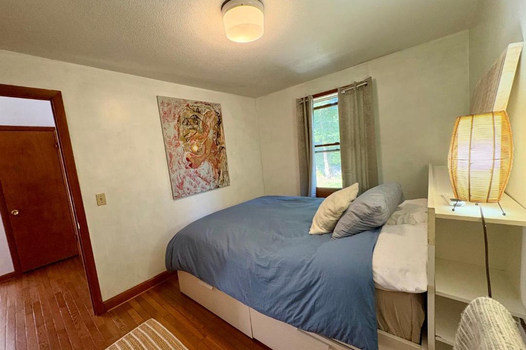 Photo of Bedroom in Saunderstown