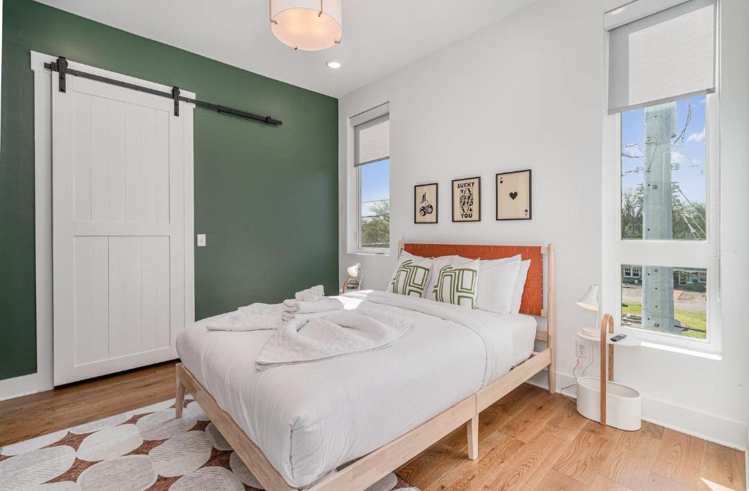 Photo of Bedroom in Inglewood